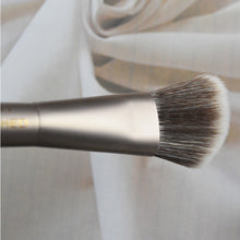 Naked Flushed Double-Ended  Makeup Brush