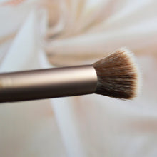 Naked Flushed Double-Ended  Makeup Brush
