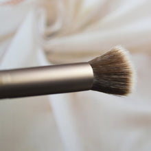 Naked Flushed Double-Ended  Makeup Brush