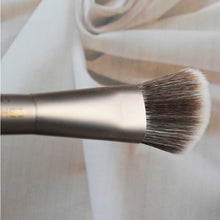 Naked Flushed Double-Ended  Makeup Brush